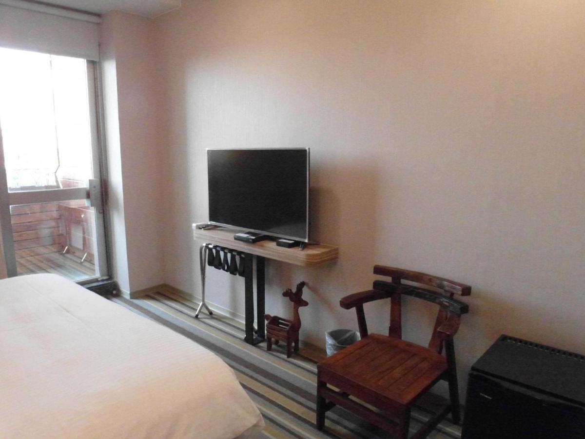 Tainan Julie'S Garden 峰情文旅 Hotell Anping Exteriör bild