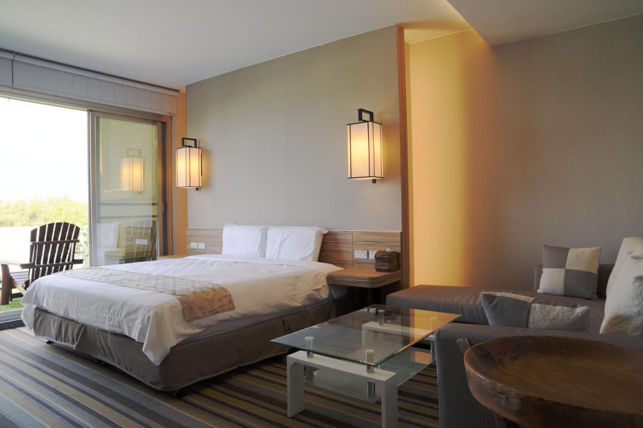 Tainan Julie'S Garden 峰情文旅 Hotell Anping Exteriör bild