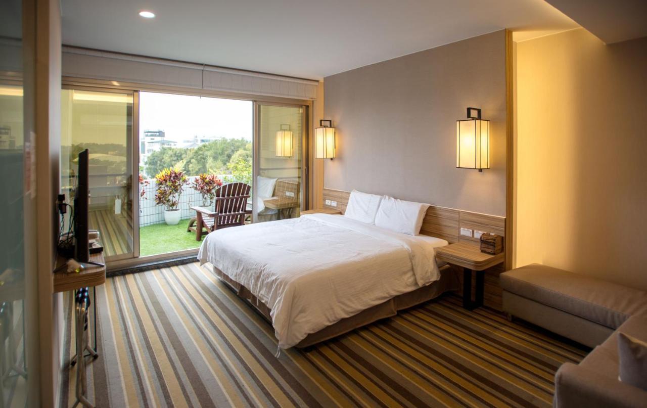 Tainan Julie'S Garden 峰情文旅 Hotell Anping Exteriör bild