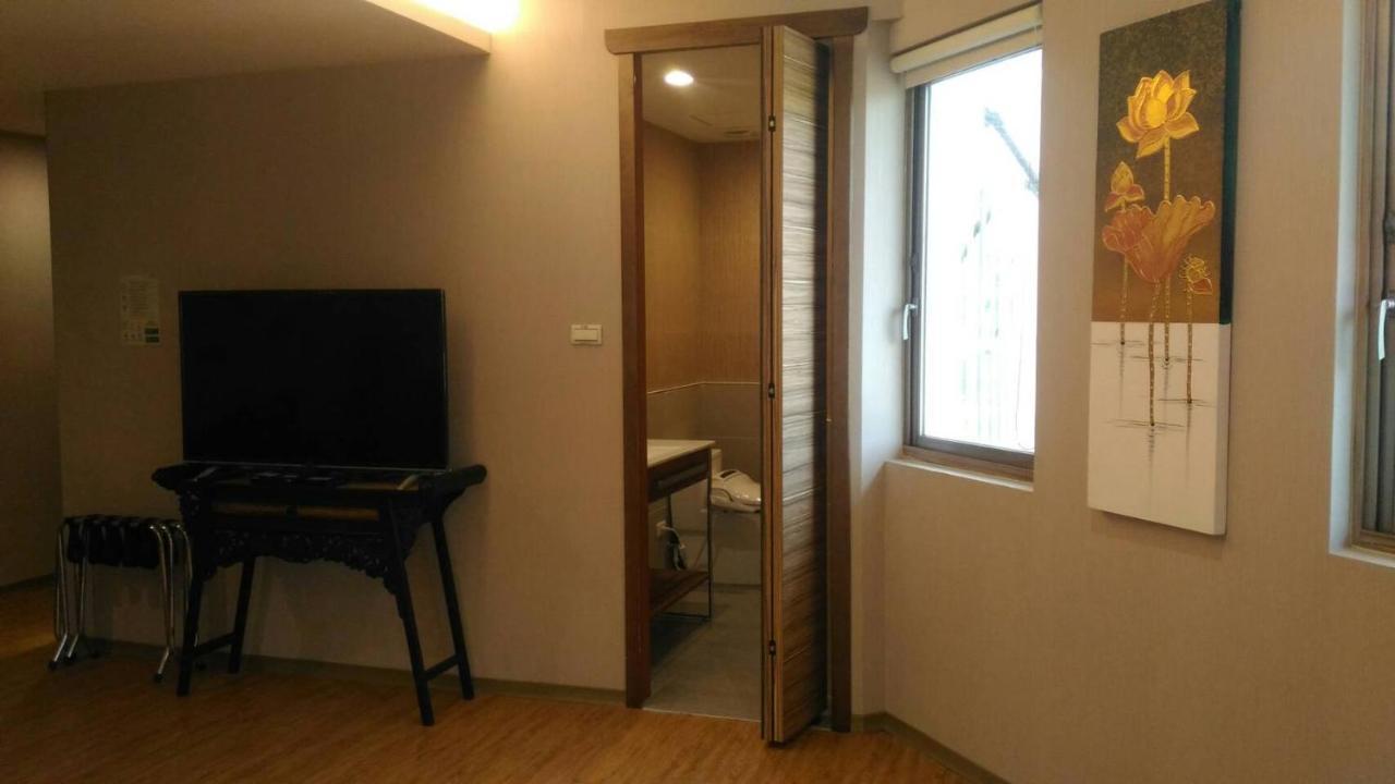Tainan Julie'S Garden 峰情文旅 Hotell Anping Exteriör bild