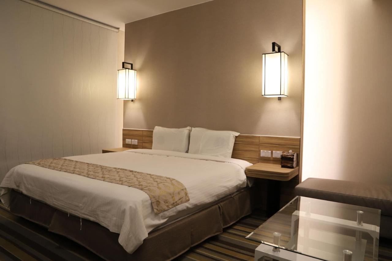 Tainan Julie'S Garden 峰情文旅 Hotell Anping Exteriör bild