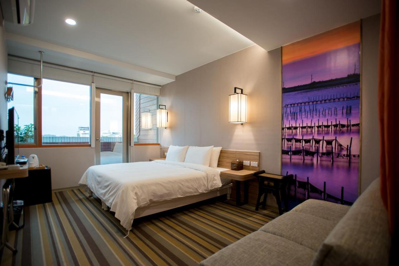 Tainan Julie'S Garden 峰情文旅 Hotell Anping Exteriör bild