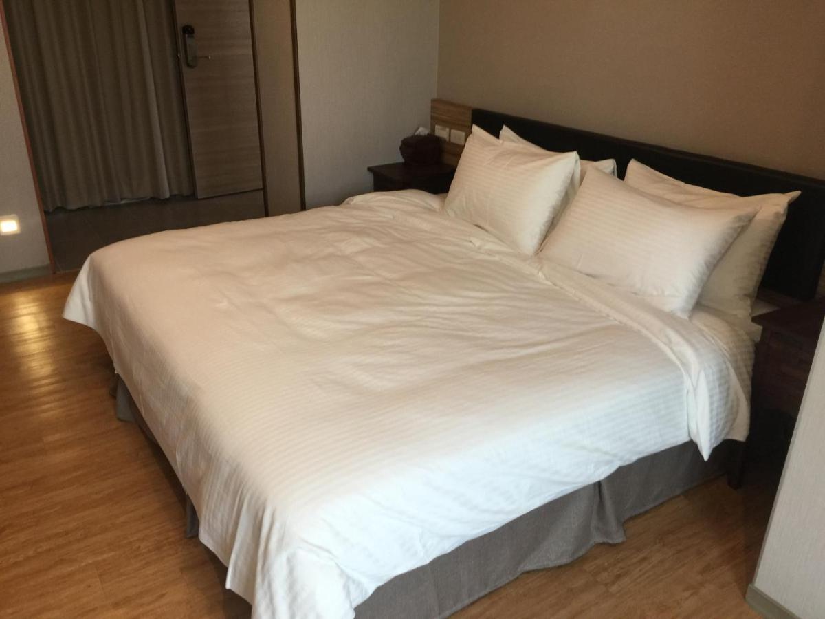 Tainan Julie'S Garden 峰情文旅 Hotell Anping Exteriör bild