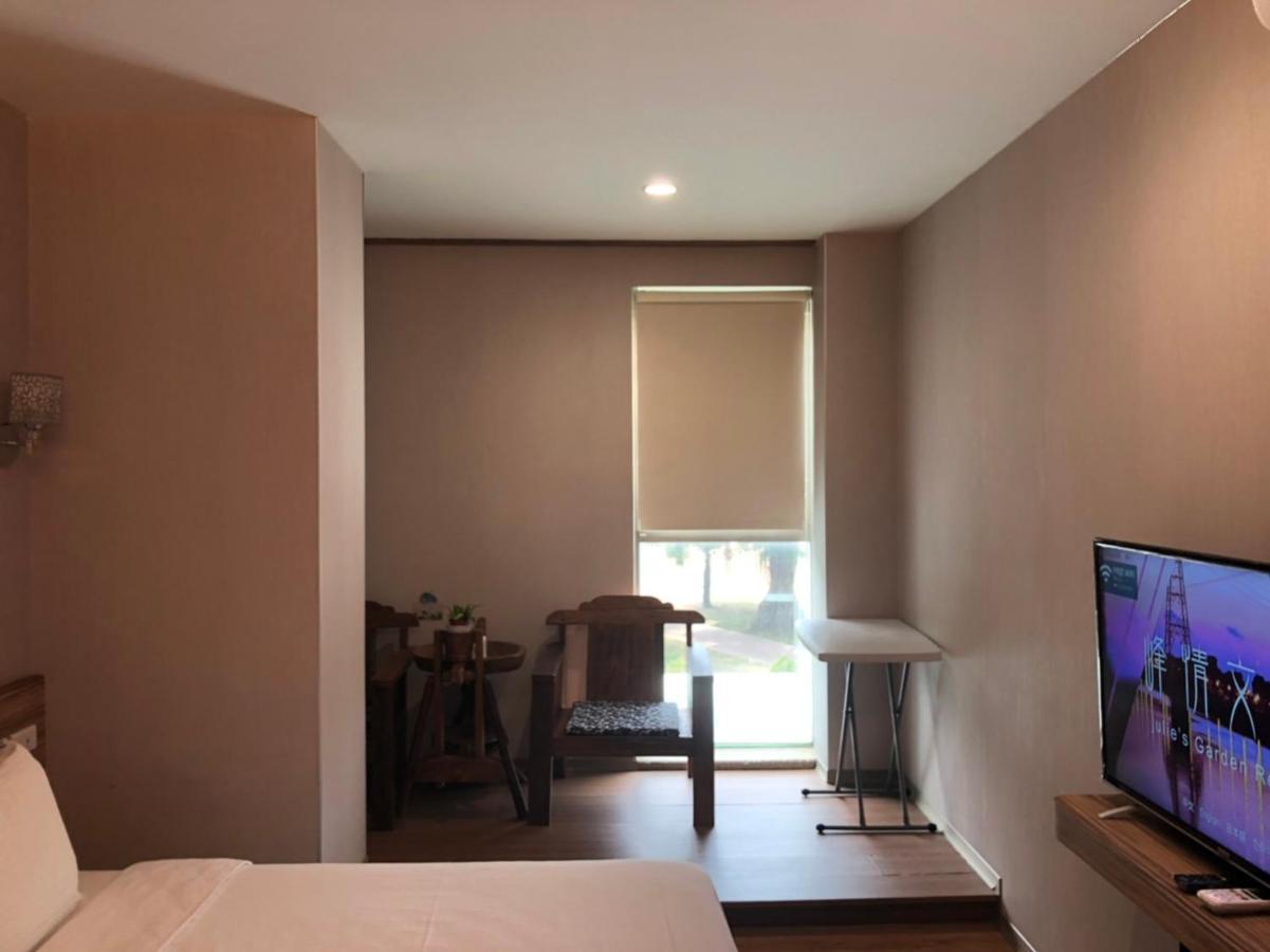 Tainan Julie'S Garden 峰情文旅 Hotell Anping Exteriör bild