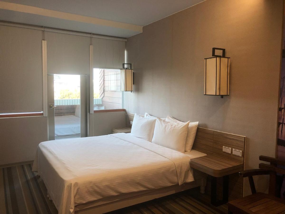 Tainan Julie'S Garden 峰情文旅 Hotell Anping Exteriör bild