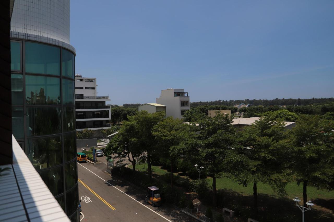Tainan Julie'S Garden 峰情文旅 Hotell Anping Exteriör bild
