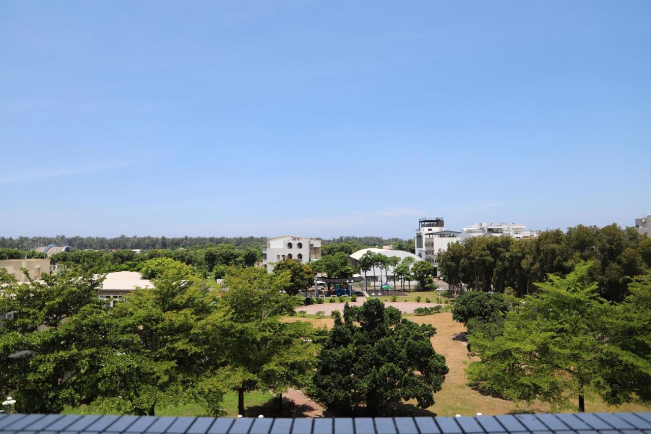 Tainan Julie'S Garden 峰情文旅 Hotell Anping Exteriör bild