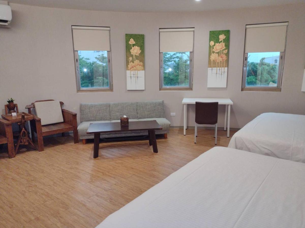 Tainan Julie'S Garden 峰情文旅 Hotell Anping Exteriör bild
