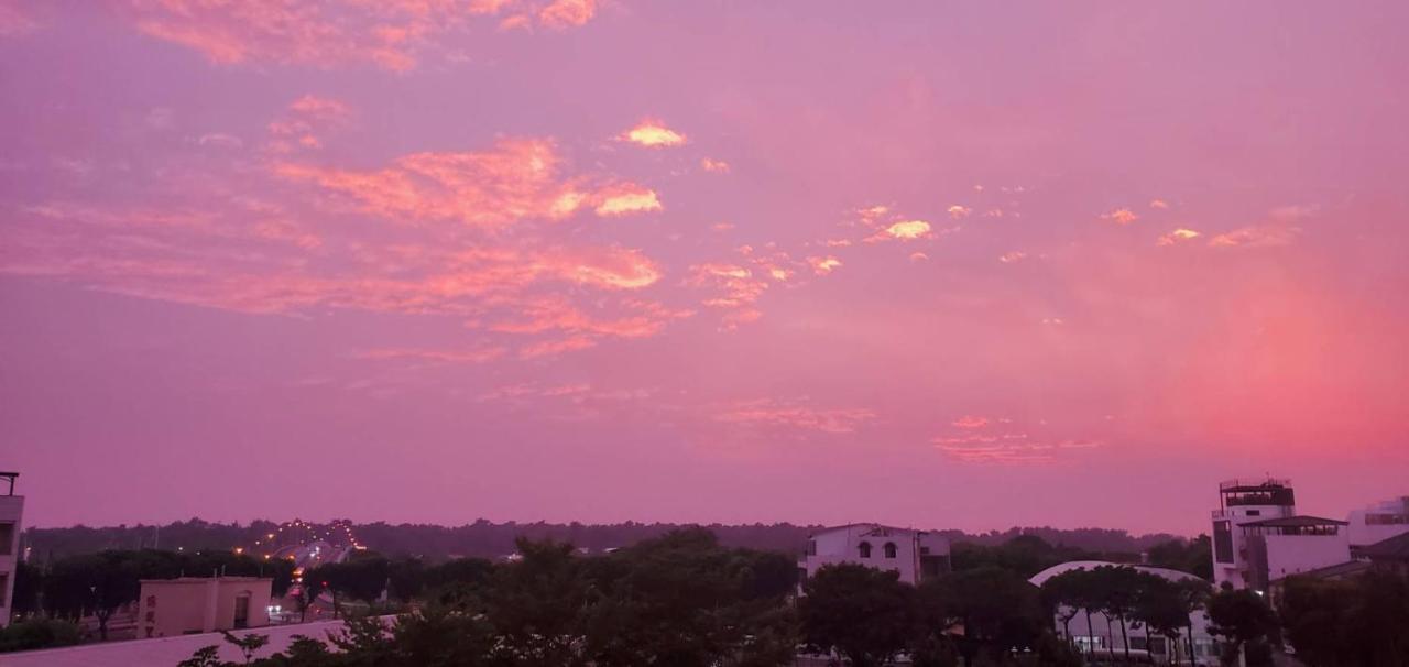 Tainan Julie'S Garden 峰情文旅 Hotell Anping Exteriör bild