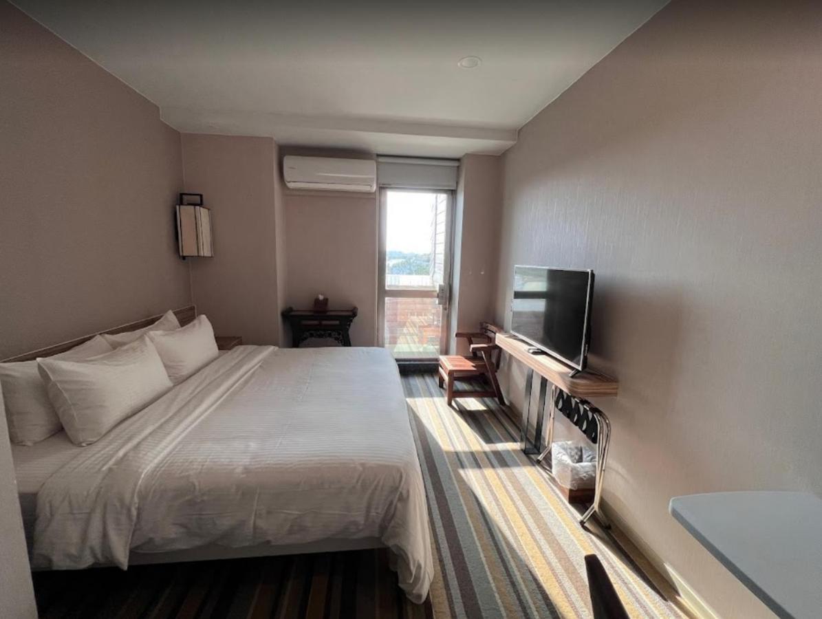 Tainan Julie'S Garden 峰情文旅 Hotell Anping Exteriör bild