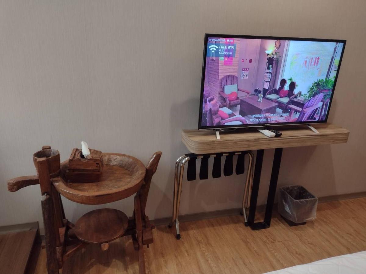 Tainan Julie'S Garden 峰情文旅 Hotell Anping Exteriör bild