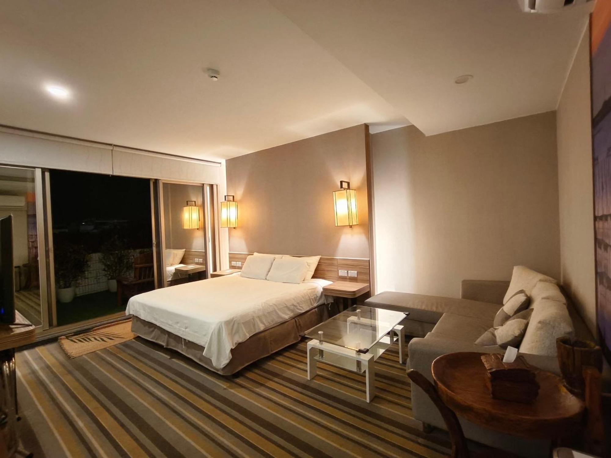 Tainan Julie'S Garden 峰情文旅 Hotell Anping Exteriör bild