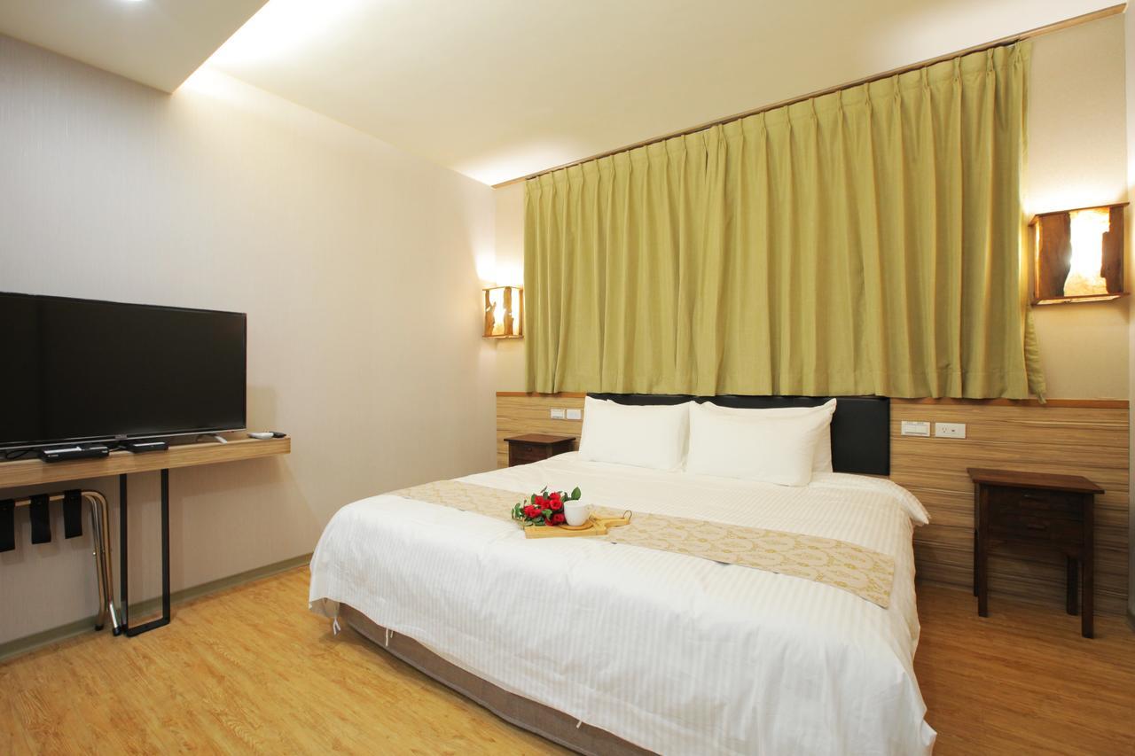 Tainan Julie'S Garden 峰情文旅 Hotell Anping Exteriör bild
