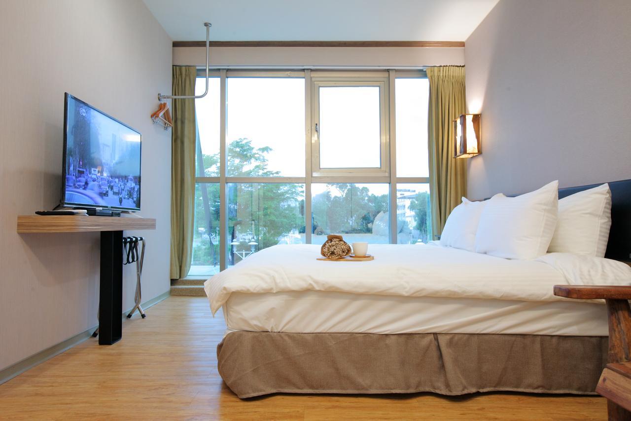 Tainan Julie'S Garden 峰情文旅 Hotell Anping Exteriör bild