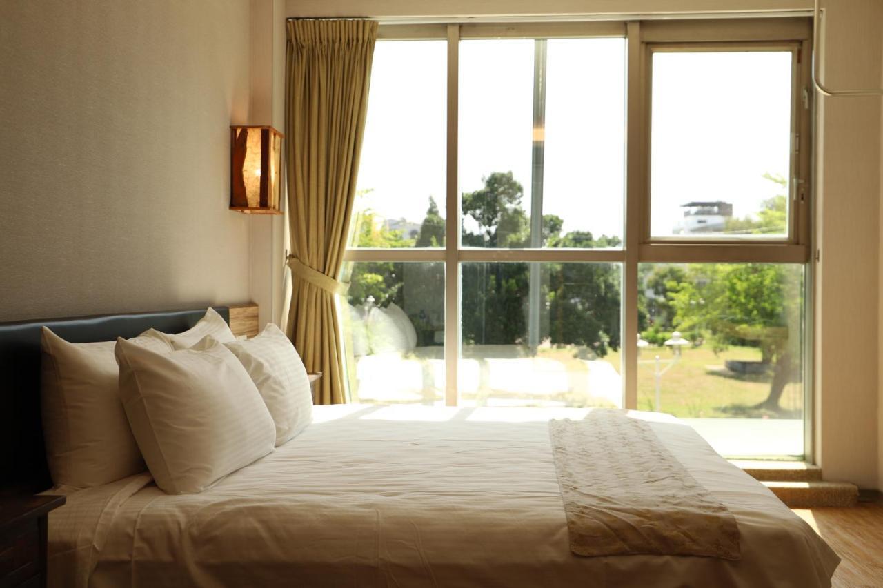 Tainan Julie'S Garden 峰情文旅 Hotell Anping Exteriör bild