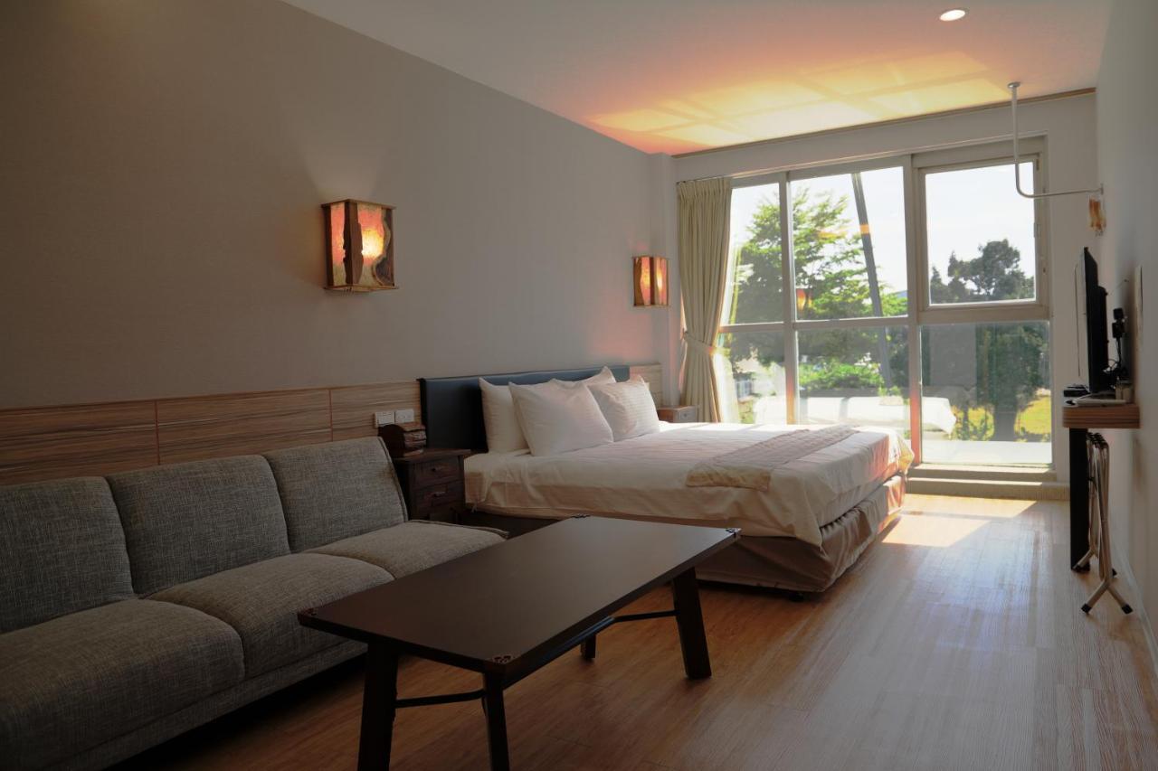 Tainan Julie'S Garden 峰情文旅 Hotell Anping Exteriör bild