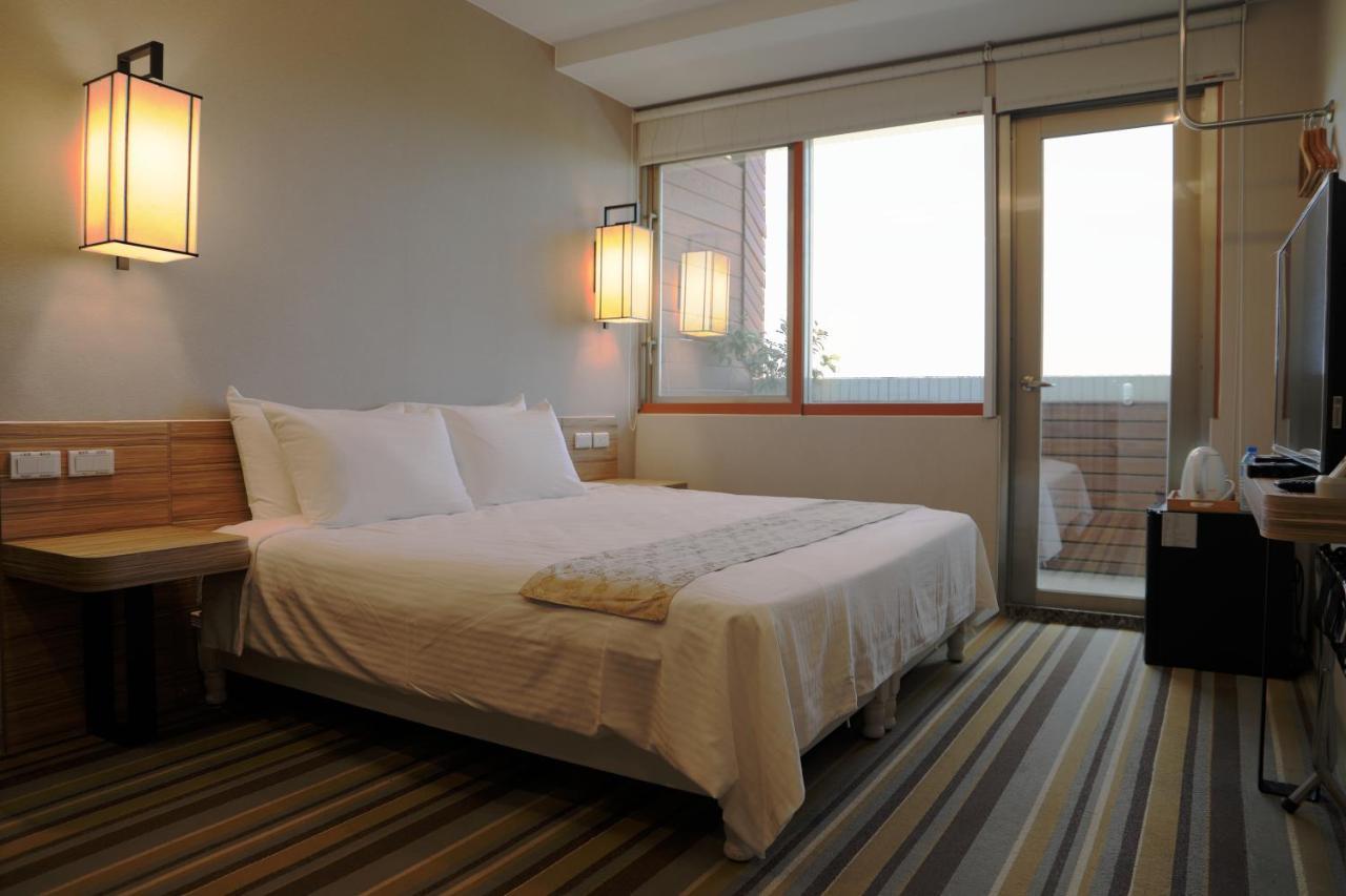Tainan Julie'S Garden 峰情文旅 Hotell Anping Exteriör bild