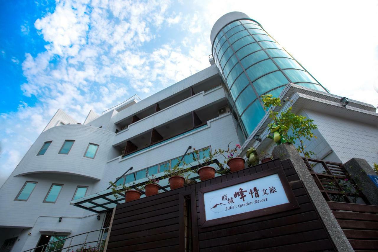 Tainan Julie'S Garden 峰情文旅 Hotell Anping Exteriör bild