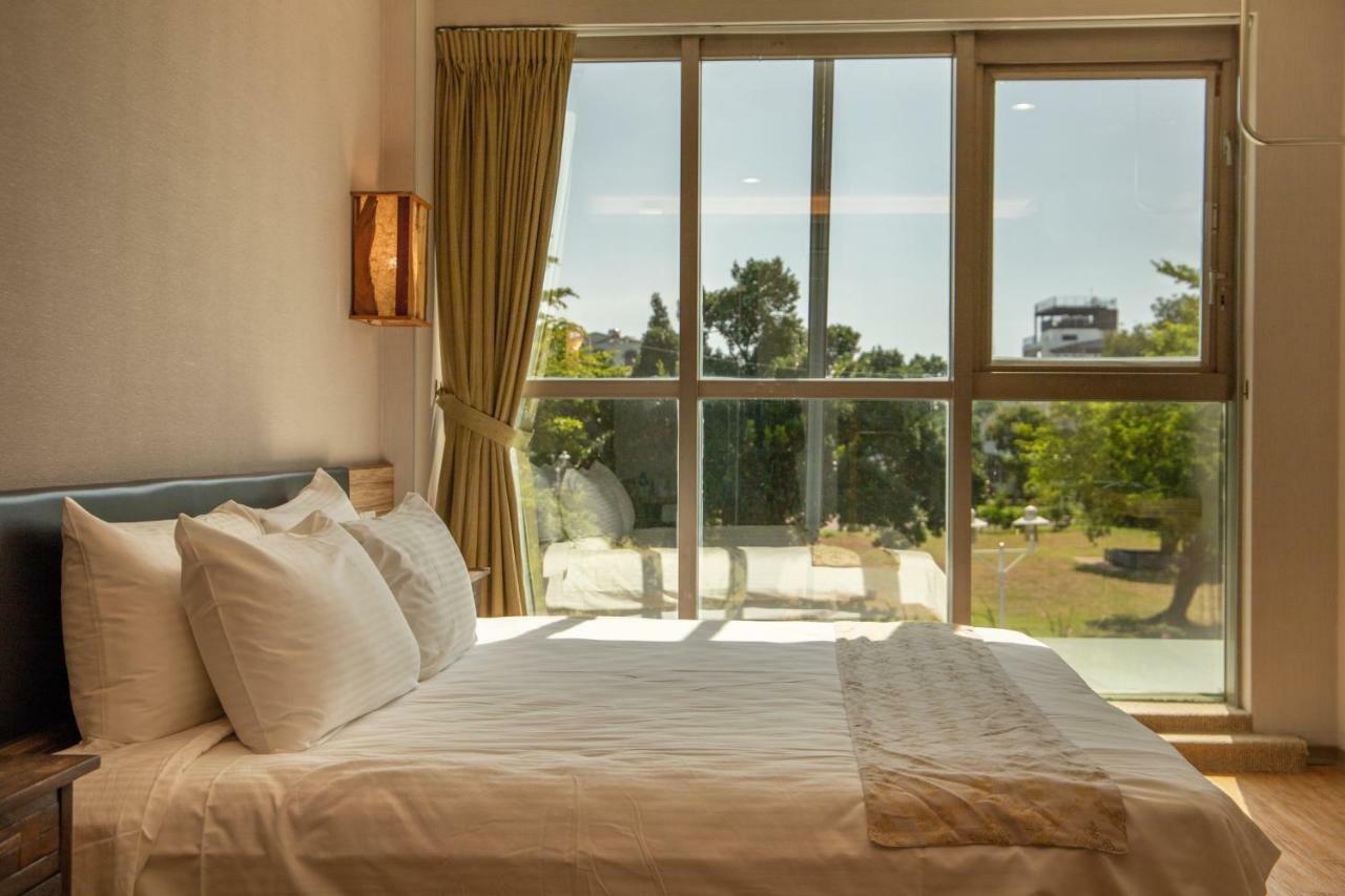 Tainan Julie'S Garden 峰情文旅 Hotell Anping Exteriör bild