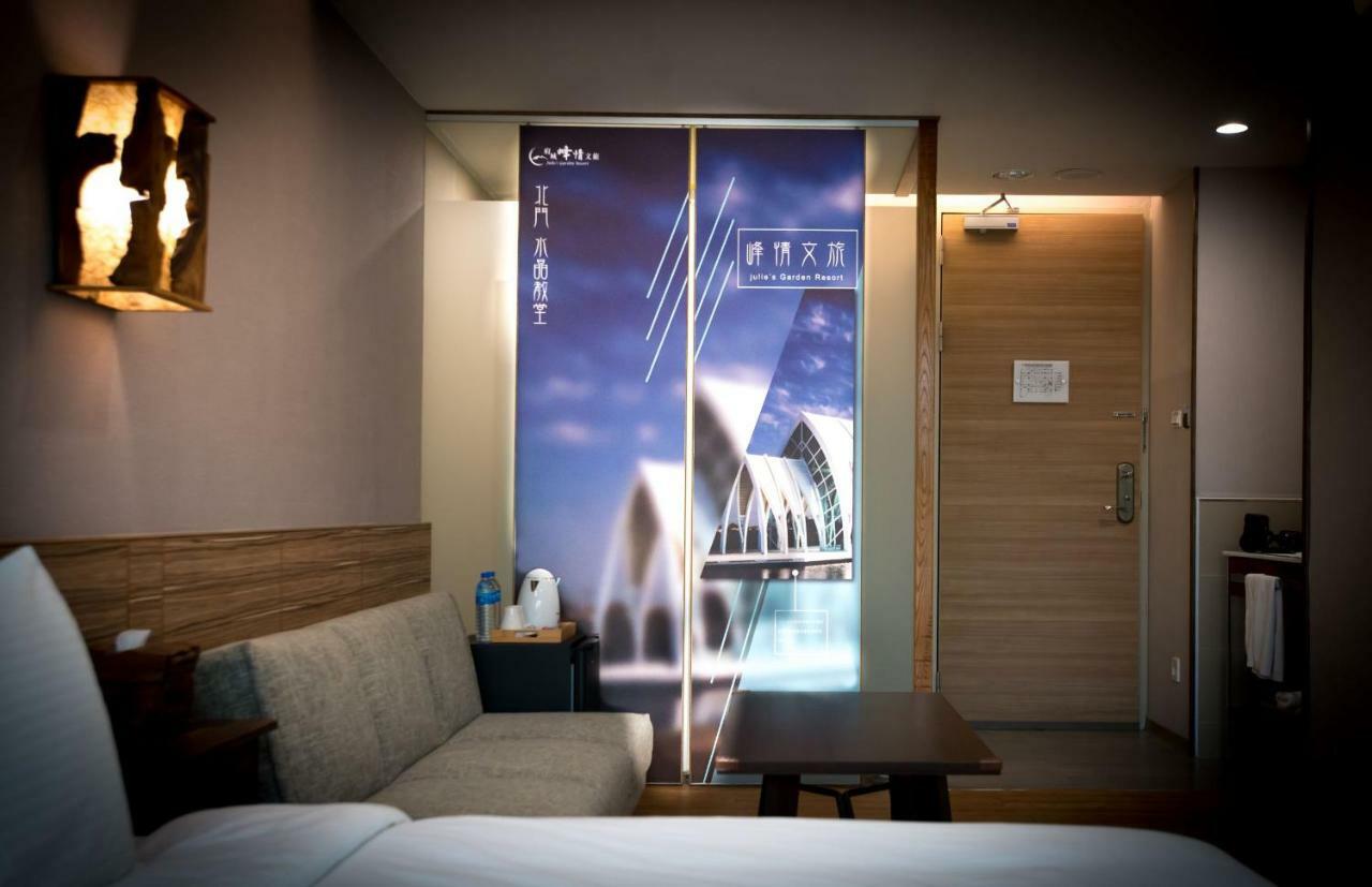 Tainan Julie'S Garden 峰情文旅 Hotell Anping Exteriör bild