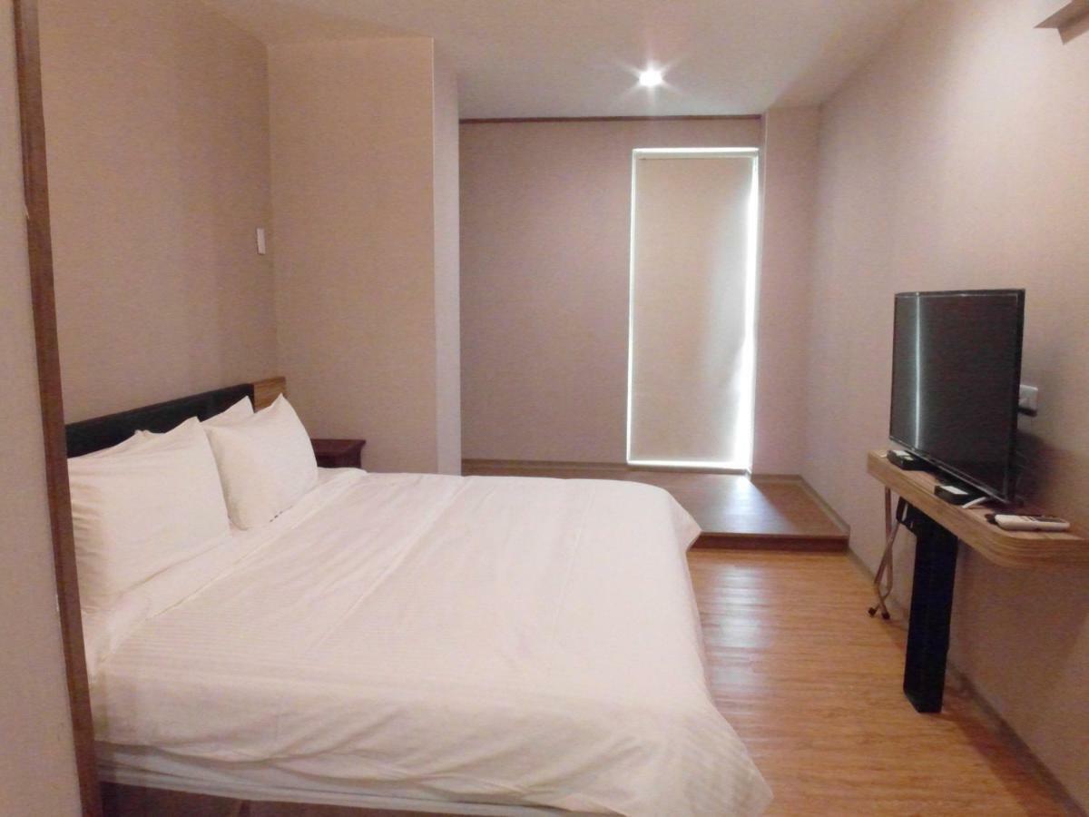 Tainan Julie'S Garden 峰情文旅 Hotell Anping Exteriör bild