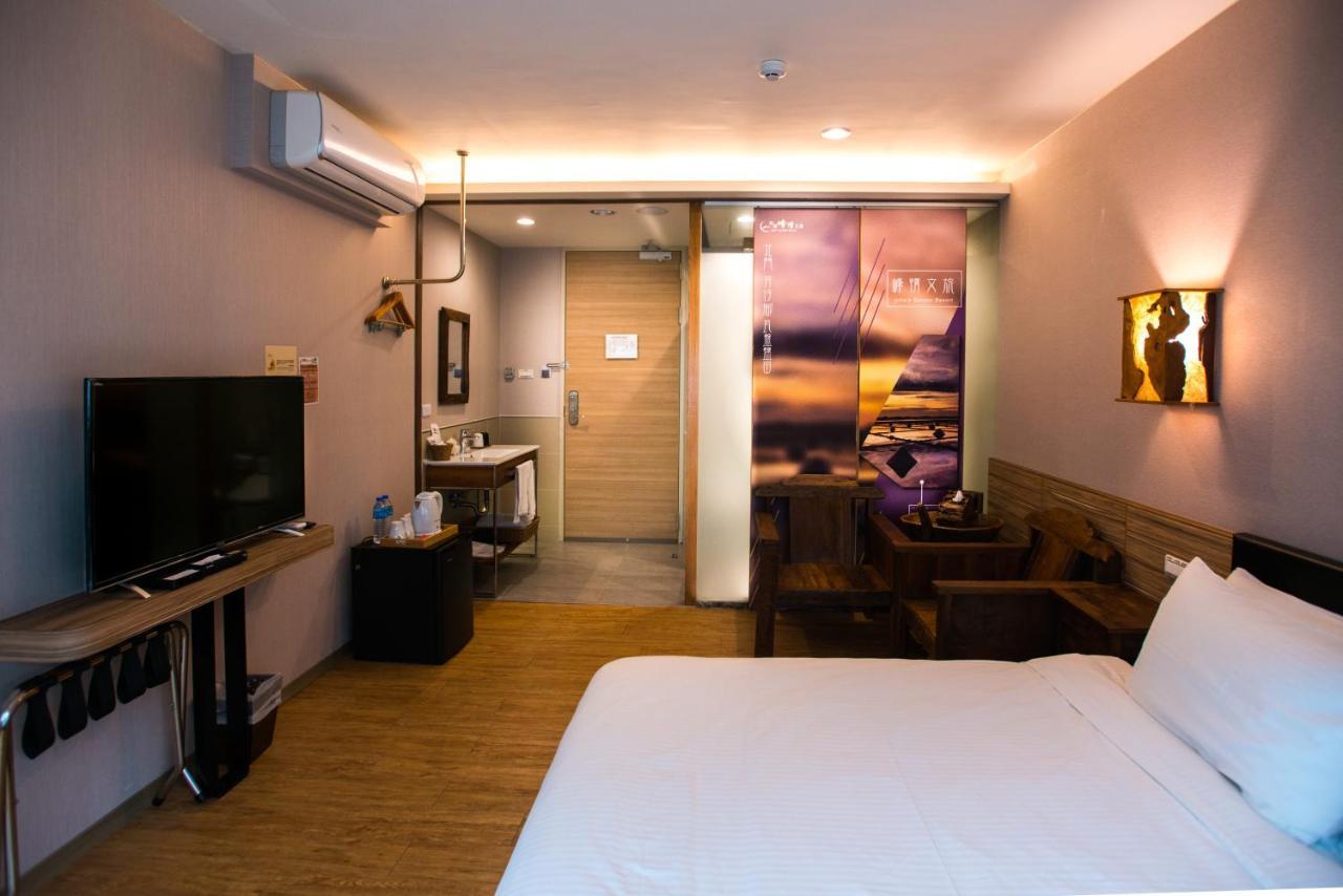 Tainan Julie'S Garden 峰情文旅 Hotell Anping Exteriör bild