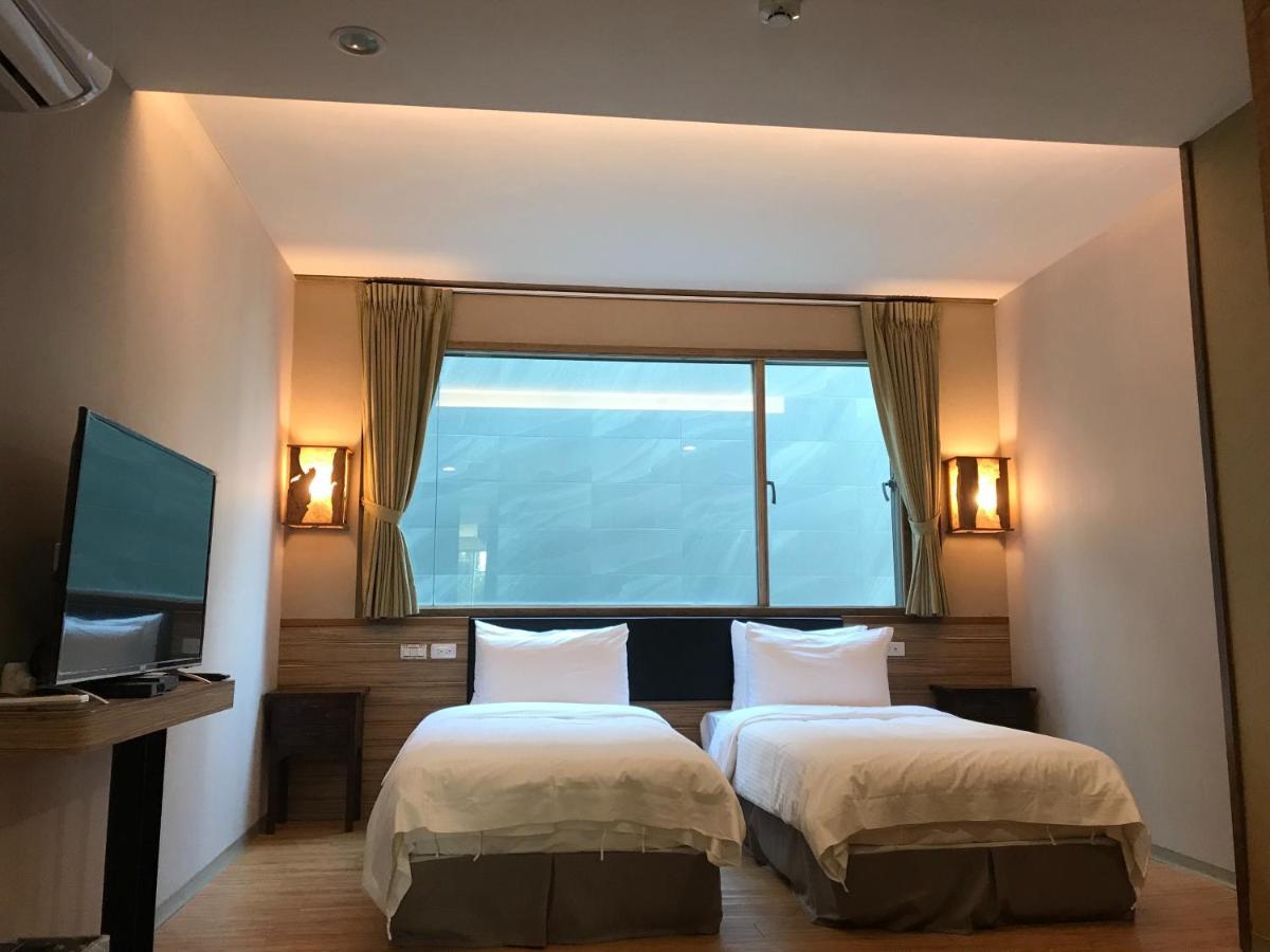 Tainan Julie'S Garden 峰情文旅 Hotell Anping Exteriör bild